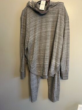 Tommy Hilfiger Heather Gray Hoodie with Signature Red-White-Blue Trim